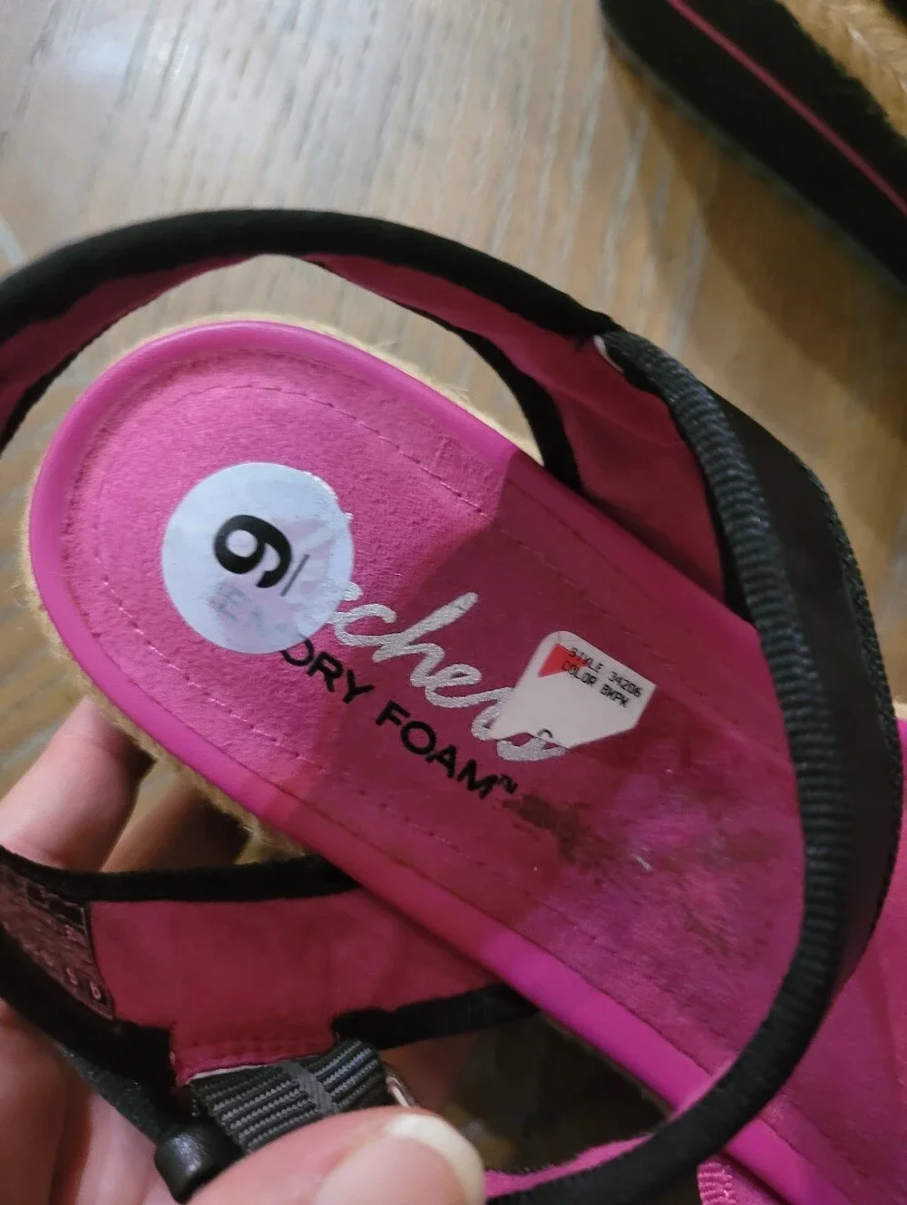 Sketchers Comfortable Memory Foam Ankle Strap Platform Sandals Size 9!